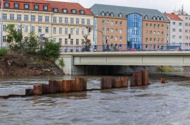 Svratka nehri üzerindeki köprü, Brno, Çek Cumhuriyeti, fırtına üstüne sel, Boris, 15 Eylül 2024.