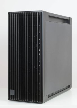 Boş büyük kule, bilgisayar kabı, şasi, 15.5 mm ön panel ızgarası% 45 gözenekli maksimum hava alımı için. Beyaz arkaplanda stüdyo çekimi. 