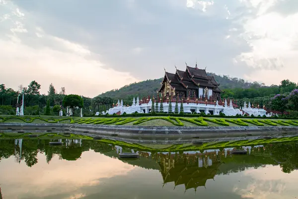 Öğleden sonra Chiangmai Kraliyet Flora Lanmark 'ı