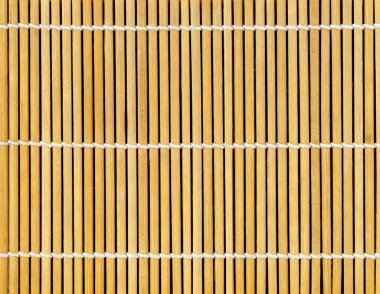 Arka plan olarak kullanılan beyaz iplik ile bambu bir paspasın arkasını yakın plan.