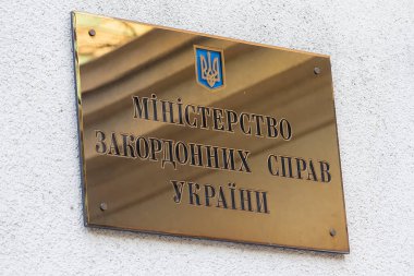 Kyiv, Ukrayna - 14 Ekim 2018: Ukrayna Dışişleri Bakanlığı binasını imzalayın. Ukrayna Ukrayna 'da Ukrayna Bakanlığının yazıtları.