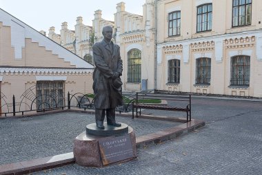 Kyiv, Ukrayna - 05 Ekim 2018: Ihor Sikorsky, Ukraynalı uçak tasarımcısı ve mühendis. Bronz anıt.