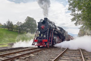 Buharlı lokomotif p36, SSCB 'de üretilen son yolcu lokomotifi. Retro taşıma