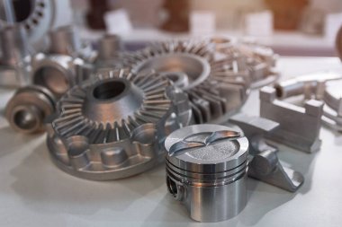 Metal ürünler döküm teknikleri ile yakın çekim yapılır. Sanayi