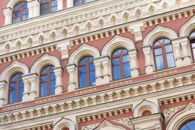 Klasik tarzda bina cephesi. Kyiv Ukrayna