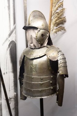 Kanatlı süvari zırhı Polonya ordusunun ağır süvarisidir.