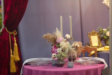 Lokantada çok güzel bir masa var. Düğün kutlaması