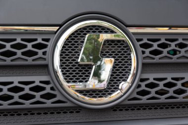 Kyiv, Ukrayna - 11 Haziran 2021: Shacman markası üzerine logo