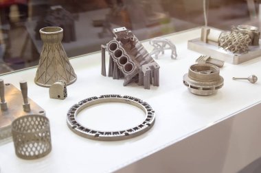 Metal tozundan 3d yazıcı basılarak üretilen numuneler. Progresif katkı lı 3d baskı teknolojisi