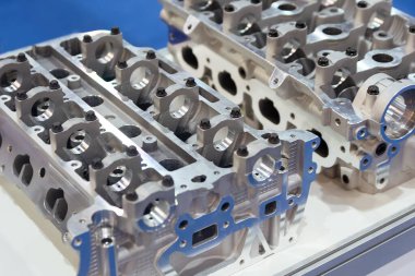 Motorun alüminyum silindir başı. Otomotiv parçaları