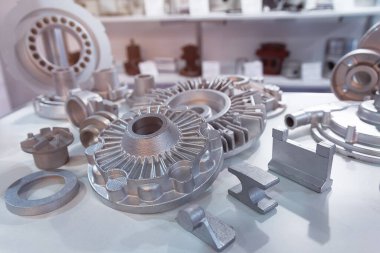 Teknikleri closeup döküm tarafından üretilen metal ürünler. Sanayi