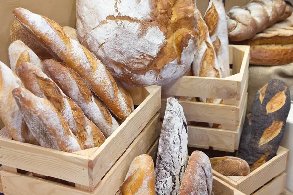 Pastanedeki lezzetli taze ekmek. Yiyecek.