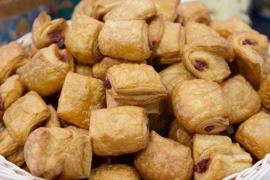 Reçelli nefis altın rulo. Yiyecek.