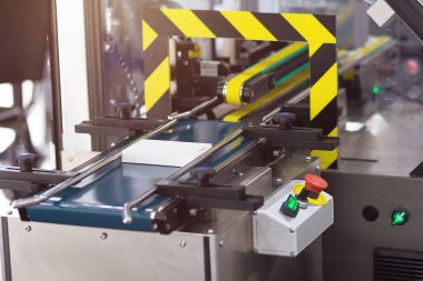 İlaç fabrikası için ambalaj hattı. Sanayi