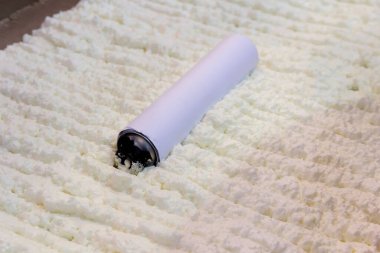 Köpük monte edilmiş balon ve poliüretan köpük büyük miktarda materyali gösteriyor. Sanayi