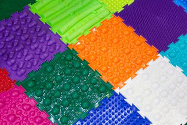 Masaj paspası daha iyi dolaşım ve düz taban için yalınayak egzersiz yapıyor. İlaç.