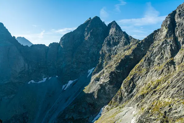 Vysoka (Wysoka) zirvesi High Tatras 'taki en popüler off-track zirvelerinden biridir..