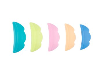 Kirpik kaldırma için silikon silindirler beyaz arkaplanda izole edildi - toplu fotoğraf