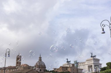 Roma 'nın merkezinde güzel sabun köpükleri