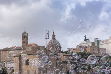 Roma 'nın merkezinde güzel sabun köpükleri
