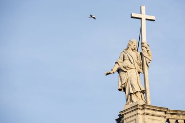 Roma 'daki Gerusalemme' deki Santa Croce Bazilikasının heykelleri.