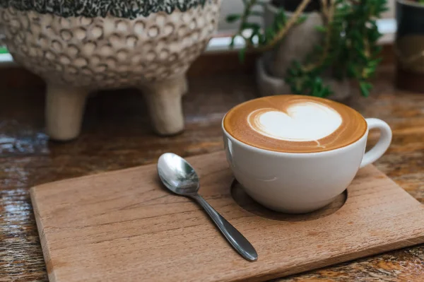 Ζεστός Καφές Λευκό Κύπελλο Κουταλάκι Του Καφέ Ξύλινο Δίσκο Αντιγραφή — Φωτογραφία Αρχείου
