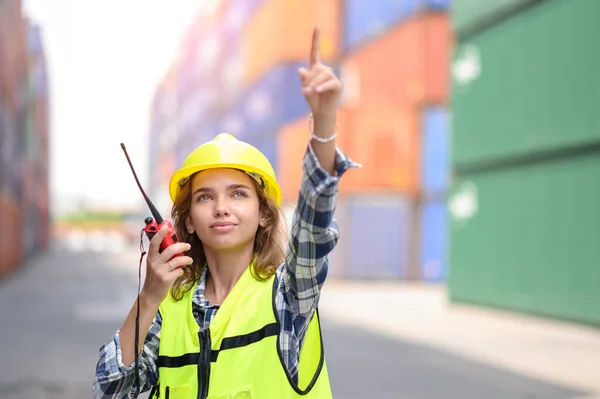 Container Operators Women Wearing Helmets Safety Vests Control Walkie Talkie — Zdjęcie stockowe