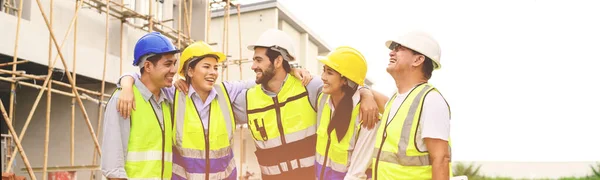 Group Happy Contractors Engineers Formats Safety Vests Helmets Stand Construction — ストック写真