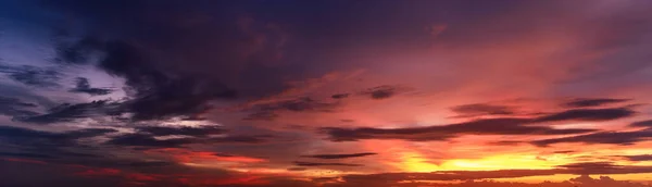 Cielo Crepuscular Dramático Nubes Por Tarde Cielo Crepúsculo Imagen Fondo — Foto de Stock