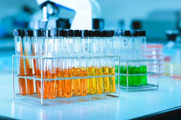 Rader Laboratorieprovrör Vetenskapliga Glasvaror För Kemisk Forskning Laboratorieforskning Bakgrund — Stockfoto