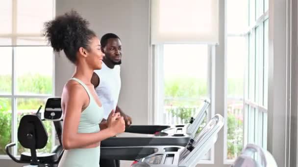 Black African American Couple Running Treadmill Fitness Club Healthy Lifestyle — Stockvideo