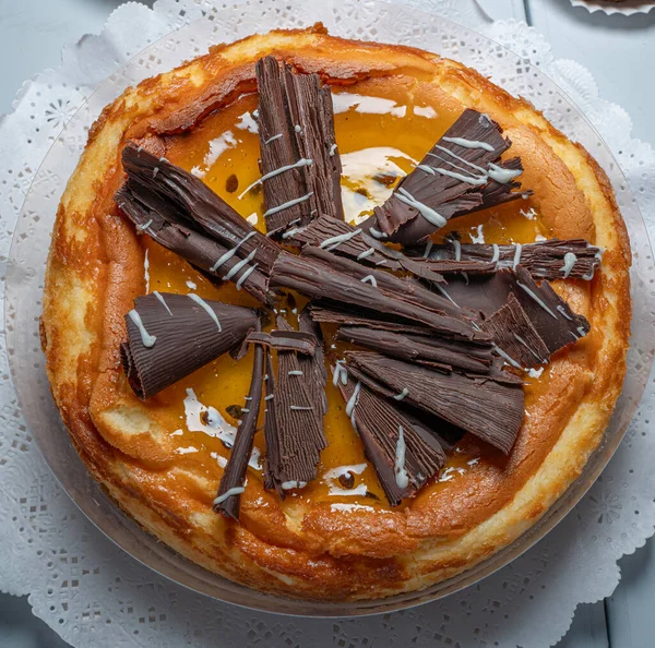 Cheesecake manzaralı tatlı.