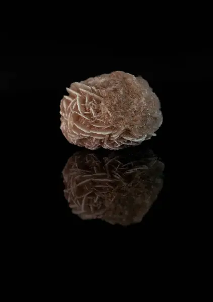 Mineral parçalı çöl gülü arkaplanı, mineralojik
