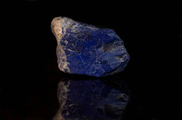 Mineral parça koleksiyonu lazuli siyah arkaplan