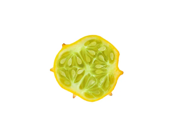 Kiwano Gehoornde Meloen Gesneden Helft Geïsoleerd Witte Achtergrond Knippad — Stockfoto