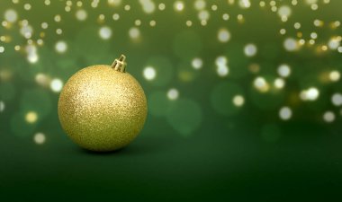 Yeşil arkaplanda Noel ampulü, kopyala.