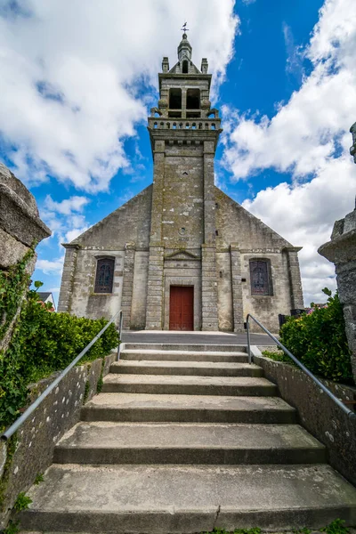 Brittany bölgesindeki Finistre 'de bulunan Plounour-Brignogan Kilisesi.