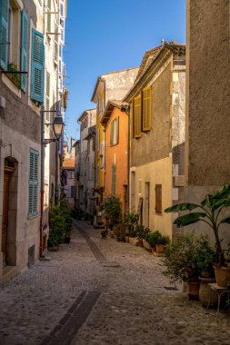 Biot, Alpes-Maritimes 'deki ortaçağ köyü, Fransız Rivierası, Fransa.