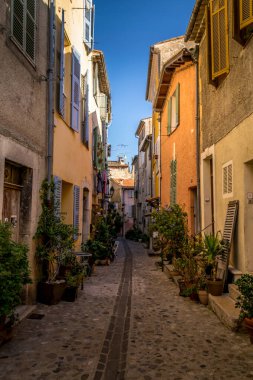 Biot, Alpes-Maritimes 'deki ortaçağ köyü, Fransız Rivierası, Fransa.