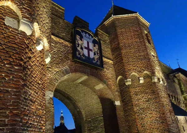 Este Portão Iluminado Cidade Chamado Koppelpoort Portão Medieval Cidade Holandesa — Fotografia de Stock