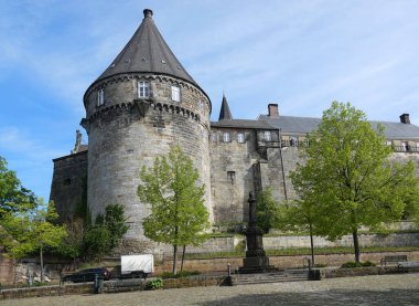 Bad Bentheim, Almanya - 5 Mayıs 2023 Bentheim Şatosu veya Burg Bentheim, Almanya 'nın Aşağı Saksonya eyaletinde yer alan bir ortaçağ şatosu. Şatodan ilk olarak 11. yüzyılda bahsedilir. İnşa ediliyor