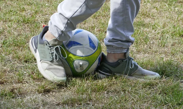 Legs Boy Who Makes Soccer Exercises — Stock Photo, Image