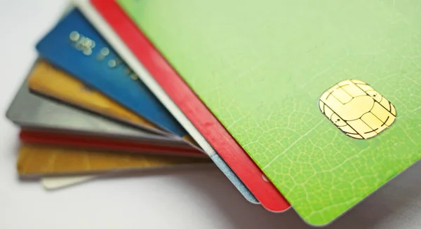 Plastikgeld Ein Stapel Von Kredit Und Debitkarten — Stockfoto