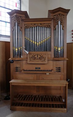 Itterbeck, Almanya - 6 Ekim 2024 Hollanda şirketi Nijsse ve oğlunun el yapımı bir organı