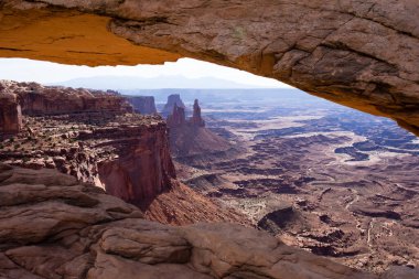 Canyonlands Ulusal Parkı 'ndaki Mesa Arch' ta Sabah - Moab, Utah, ABD