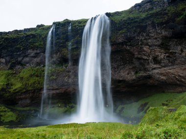 Güney İzlanda 'daki Seljalandsfoss şelalesinin manzarası