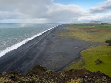 Dyrholaey 'den Solheimafjara siyah kumsal manzarası - Vik, İzlanda