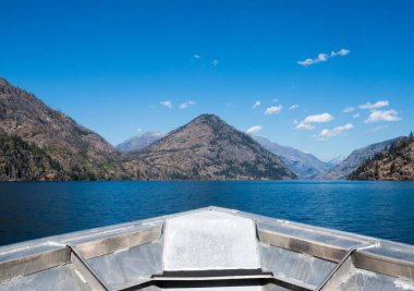 Chelan Gölü 'nün manzarası - Stehekin feribotu - Washington State, ABD