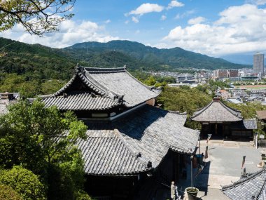 Otsu, Japonya - 21 Ağustos 2018: Saigoku Kannon hac yolculuğunun 14 numaralı tapınağı Miidera 'dan manzara