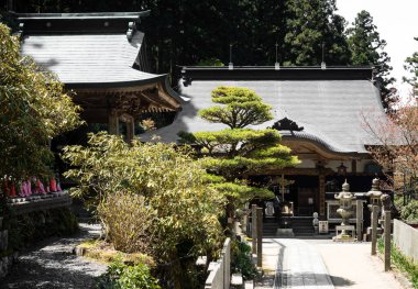 Saijo, Ehime Bölgesi, Japonya - 12 Nisan 2018: Shikoku hac yolculuğunun 60 numaralı tapınağı Yokomineji 'de
